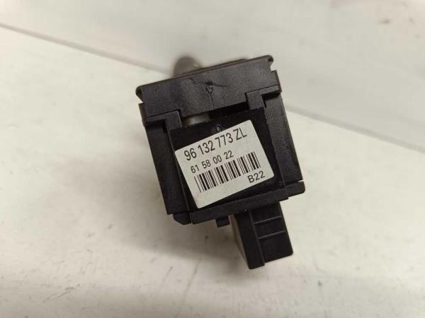 COMMODO CITROEN / PEUGEOT XANTIA XSARA - Vue 3